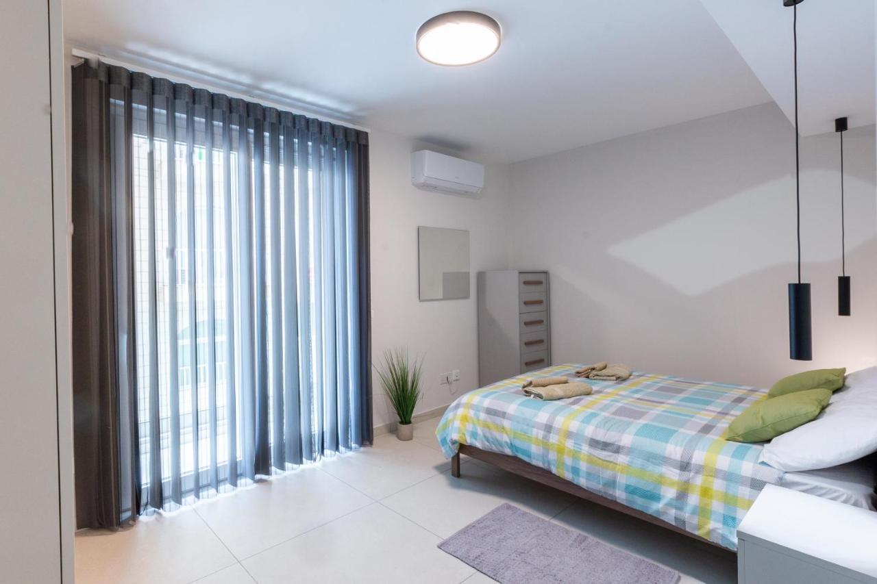 Seafront Luxury Apartment St. Paul's Bay Exterior photo